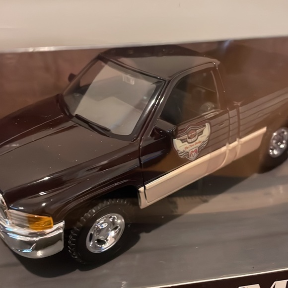 Vintage 95th Anniversary Dodge Ram Harley Davidson FXDWG Dyna Wide Glide - Picture 9 of 16